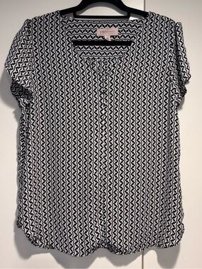 Philosophy Black and White Geometric Print Short Sleeve Blouse